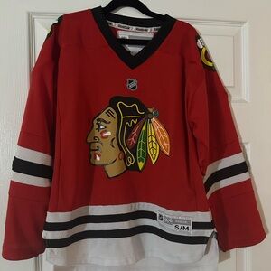 GENTLY USED REEBOK NHL YOUTH CHICAGO BLACKHAWKS JERSEY, RED